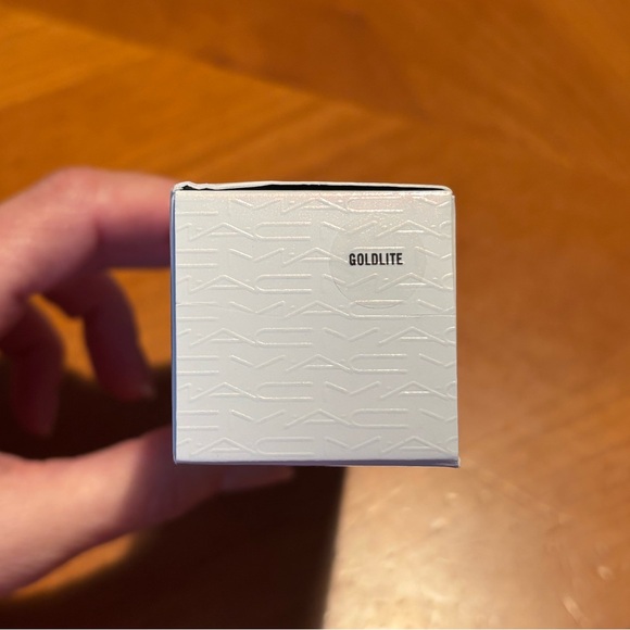 MAC Strobe Cream Goldlite - Picture 5 of 16